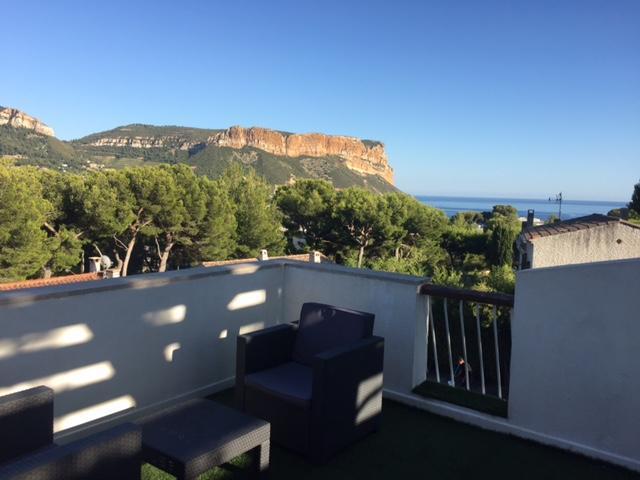 W * Cassis